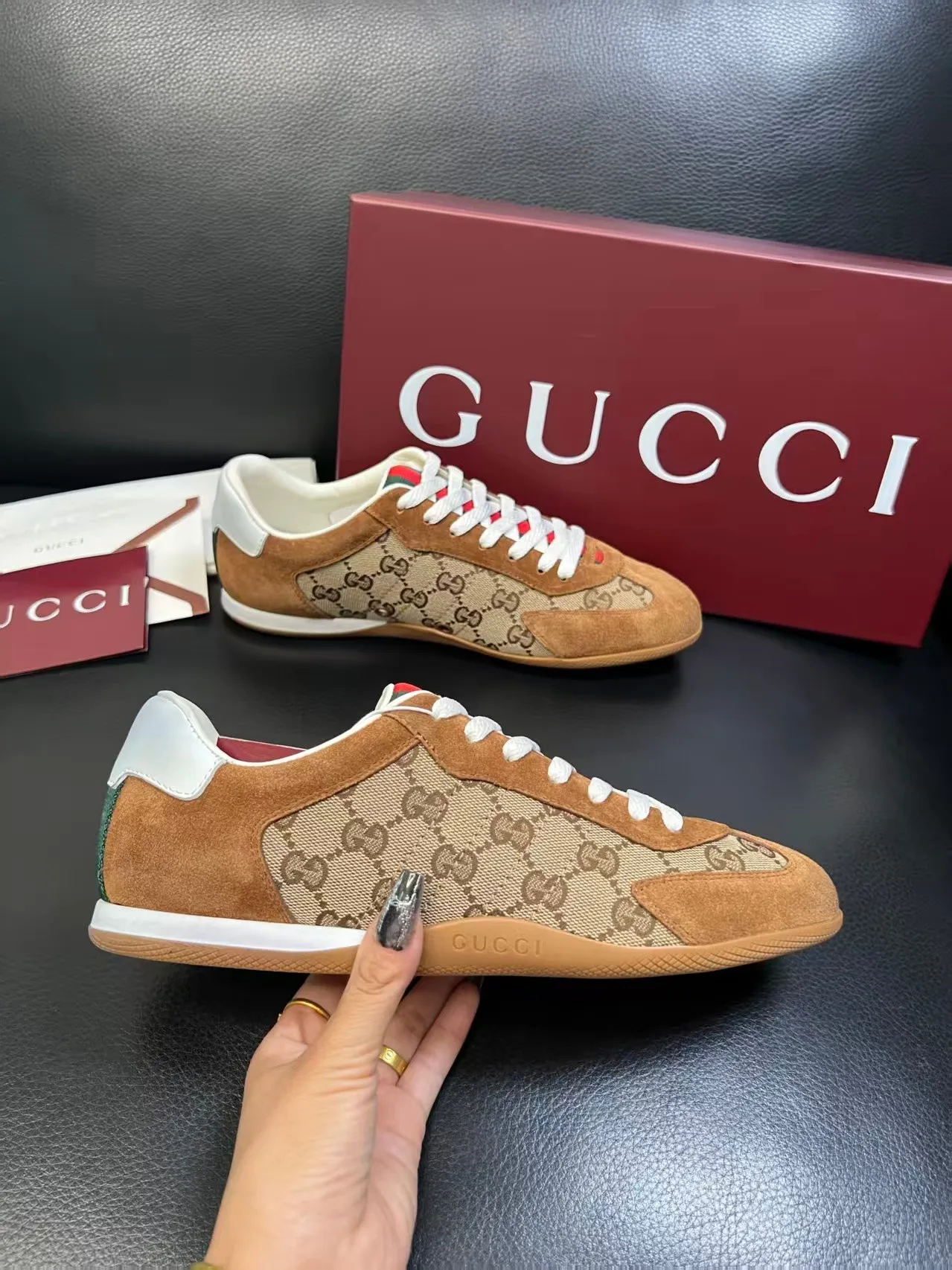 Factory price: 420💰New men's shoes GUCCI [Lightning] Gucci's latest shoes are shipped. Original quality, fashionable, special material, sheepskin lining, brand new packaging. The foot feels super comfortable and the workmanship is impeccable. Size: 38-44, customized 45